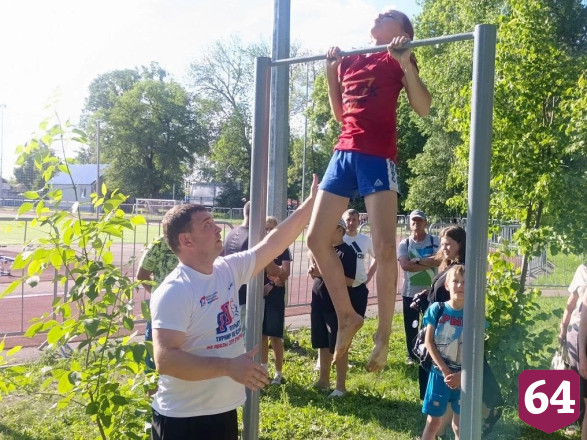В Саратовской области побили рекорд по подтягиваниям