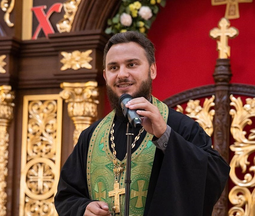 Саратовский священник развеял предубеждения по поводу джинсов в храме